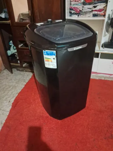 Vendo esta máquina de lavar 20 kilos funcionando perfeitamente nao troco 