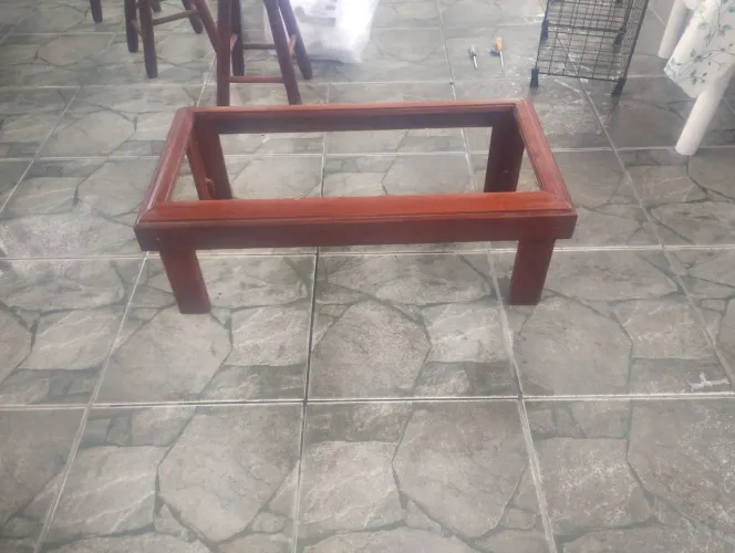 Estrutura de Mesa de Centro em Madeira (Sem o Vidro)
