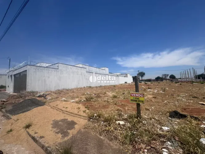 Terreno disponível para venda no bairro Santa Rosa em Uberlândia - MG.