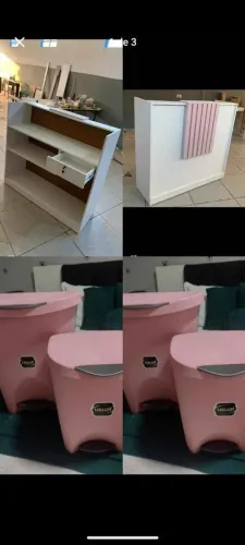 Balcão de recepção e as lixeiras na cor rosa 