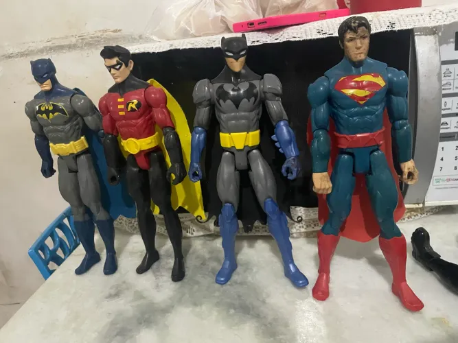 Brinquedos obs; cada um por 20 reais
