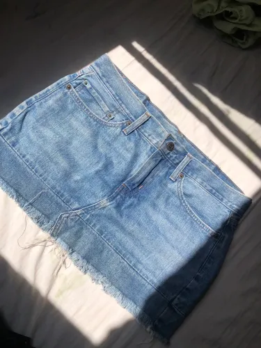 Mine saia Levis