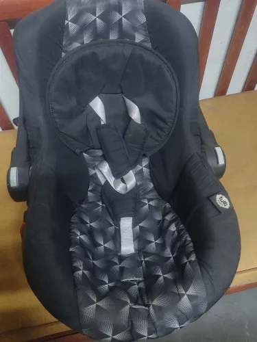 Vendo carrinho com bebê conforto, leiam o anúncio