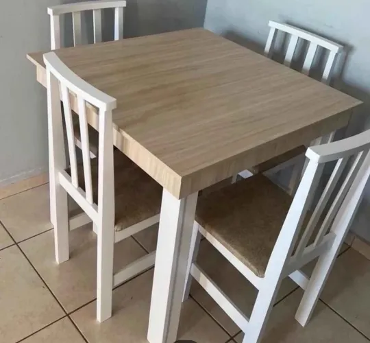Mesa de 4 cadeiras novo