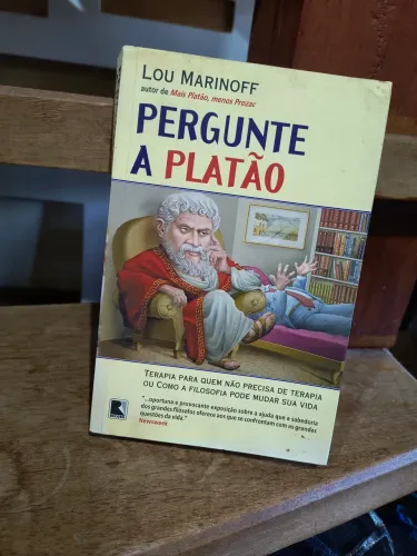 Livro "PERGUNTE À PLATÃO" do Lou Marinoff 