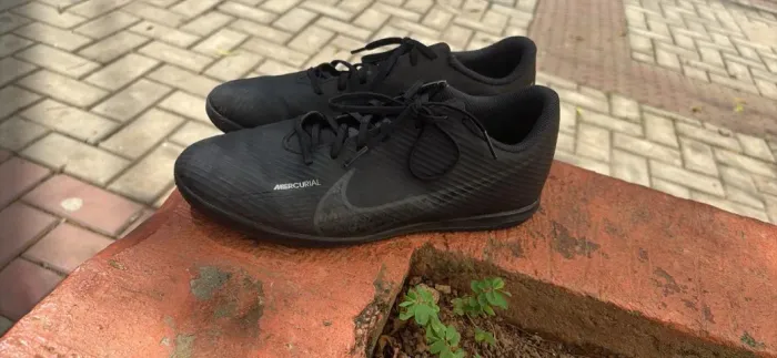 Chuteira Mercurial - Tamanho 40