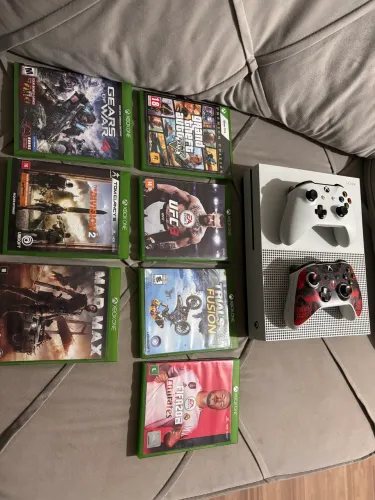 XBOX ONE S com 7 jogos e dois controles originais e mais carregador inclusos