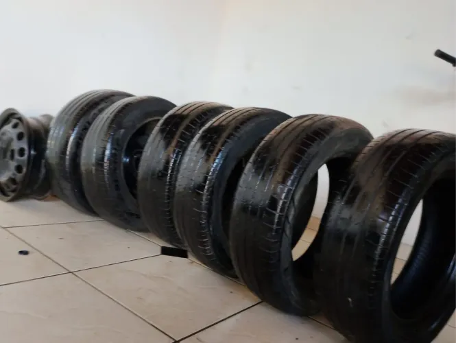 4 pneus, jogo de rodas e jogo de calotas 
