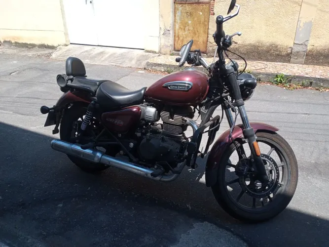 Motocicleta pouco rodada