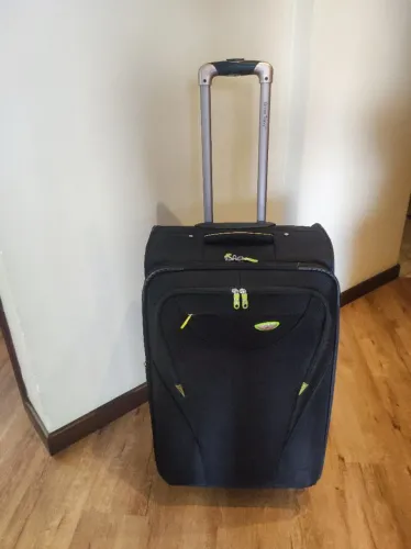 Mala de viagem preta American Green Travel. 