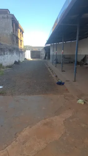 Alugo área para oficina de carros 
