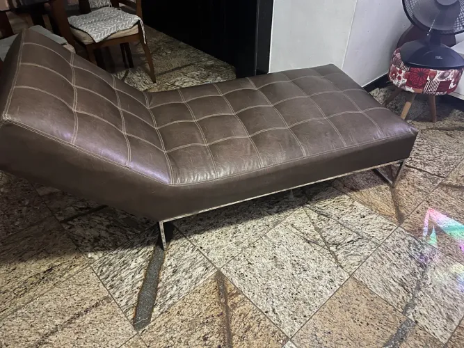 Oportunidade!! Sofá tipo diva couro!