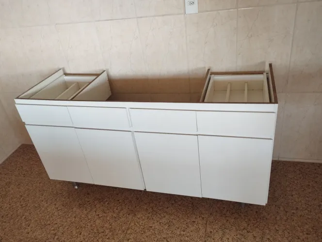 Vendo gabinete em MDF com pia de granito.
