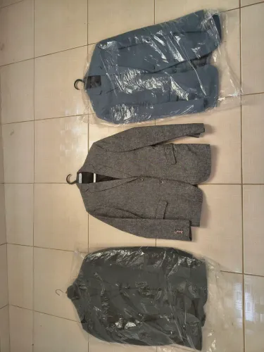 Kit Social Masculino | 2 Ternos (Calça + Blazer) e 1 Blazer Extra<br>Azul, grafite e cinza