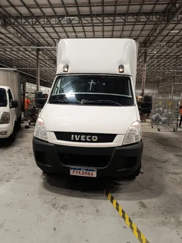 Iveco Daily 45S17 vendo troca carreta  baú 30 palettes