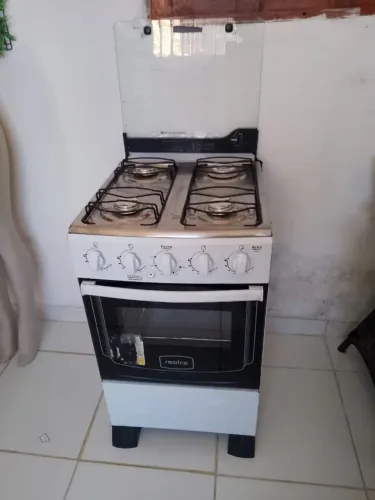 Fogão de 4 bocas semi novo funcionando normalmente 