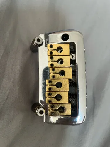 PONTE TREMOLO PARA GUITARRA - 2 PIVÔS - 6 CARRINHOS
