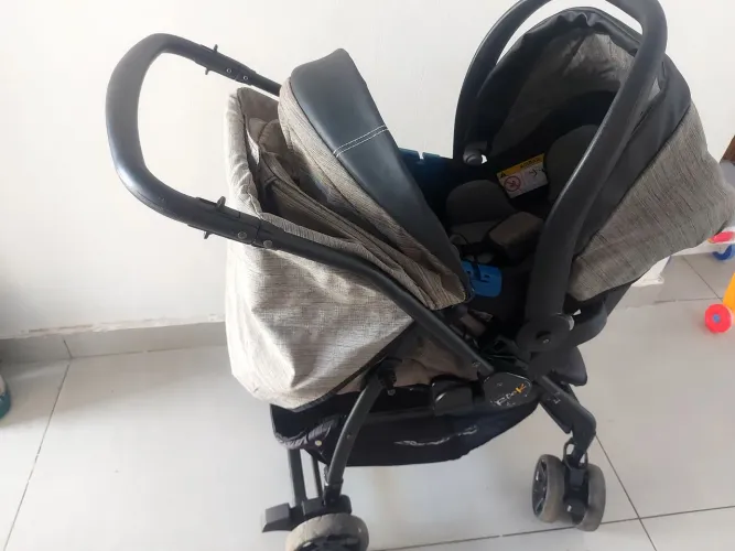 Carrinho e  bebê conforto Burigotto seme novo 