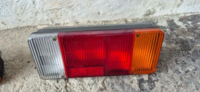 Par lanteras iveco daily 1997 usada original