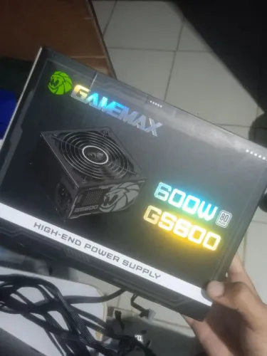 Fonte de 600w gamemax