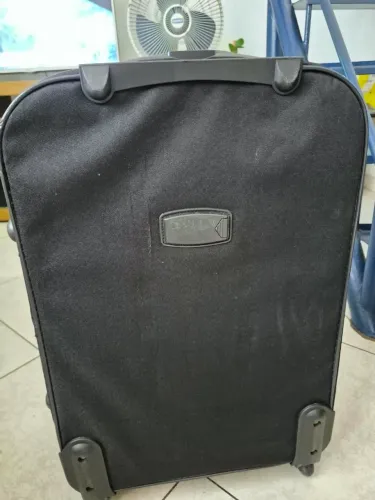 Mala de viagem, em excelente estado. 