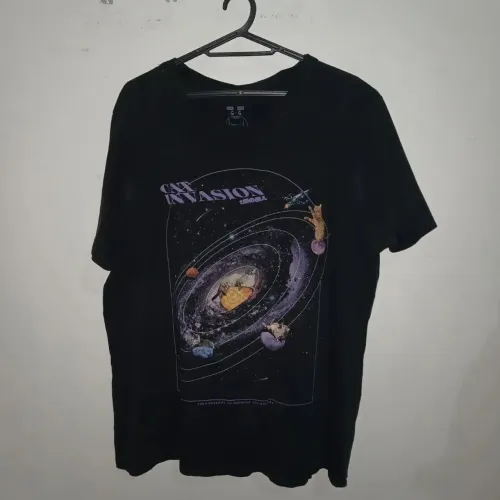 Blusa com Estampa de Gatos no Espaço