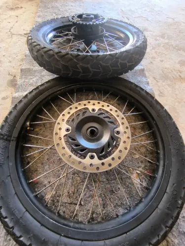 Roda Xre com pineu 