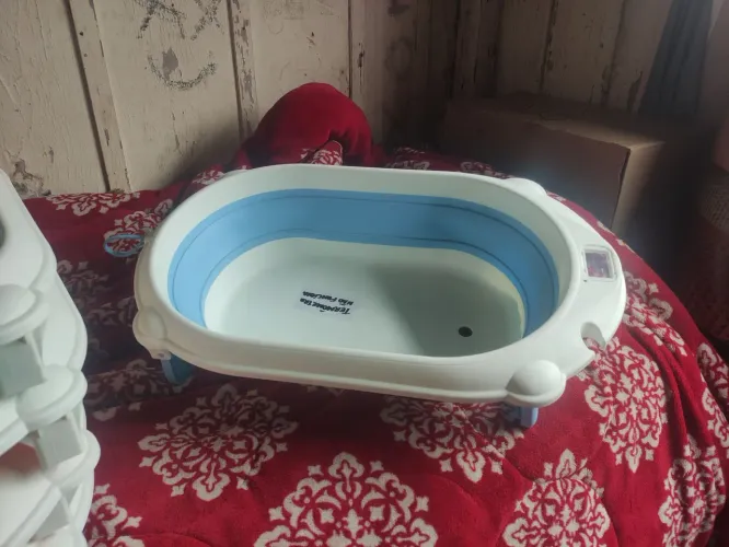 vendo banheiras retrátil para banho bebes obs nao tem o tapão mais no material de tem