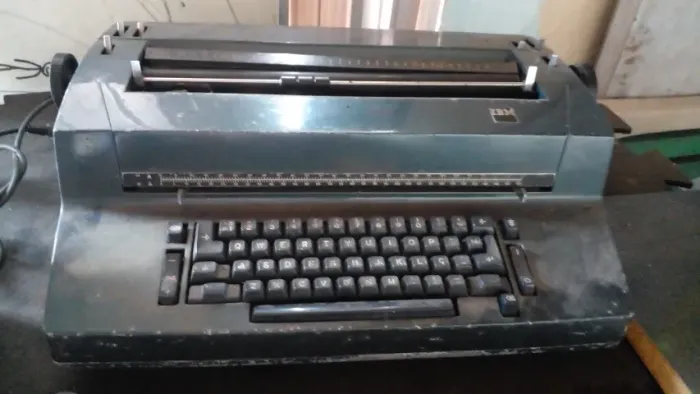 Máquina de datilografia elétrica