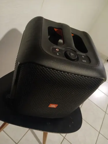 Caixa jbl essencial 