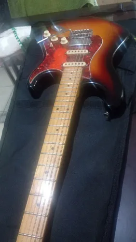 Vendo guitarra Tagima 635