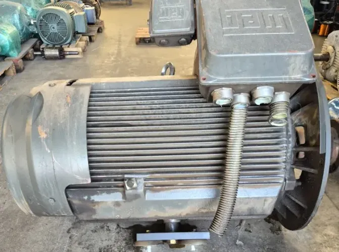 VENDO MOTOR COMPRESSOR 300 CV 4 POLOS WEG