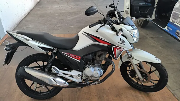 Vende - se 160 TITAN conservada e pouco rodada