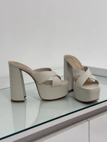 Sandália Branca Off White - Schutz - Nº 39