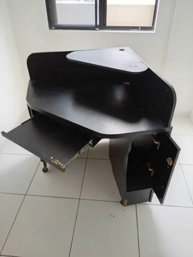 Rack de estudos e computador