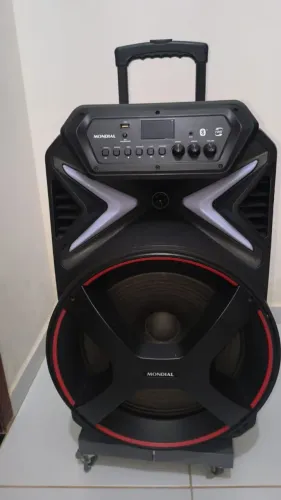 Caixa de som mundial 700 watts de potência