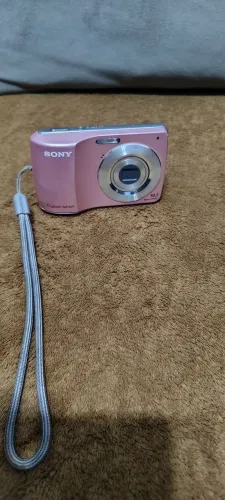câmera Sony cyber shot com cartão e adaptador para ver fotos no celular