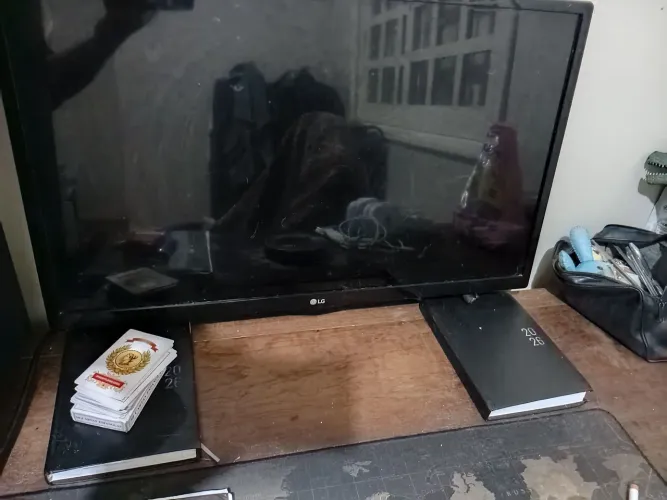 TV LG 32 polegadas funcionando - sem controle