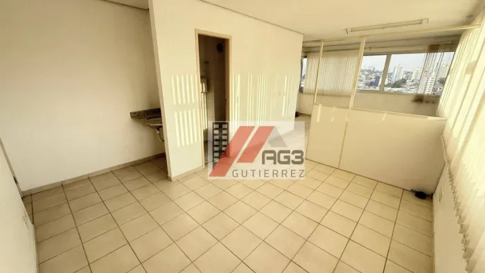 Sala comercial com vaga, ar condicionado em andar alto e vista livre na Lapa