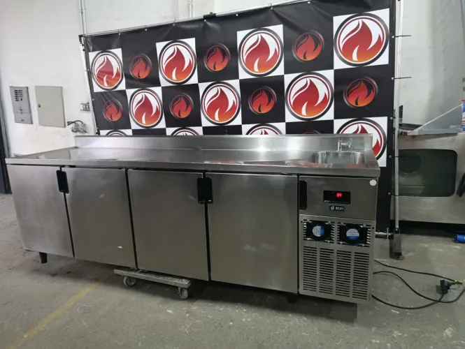 Balcão 2,54x70x90 refrigerado 4 portas 1 pia lado direito industrial todo no aço inox