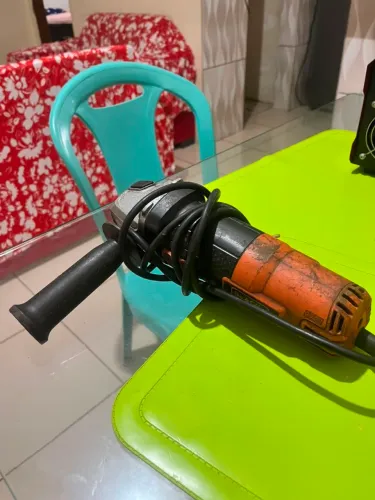 Esmerilhadeira BLACK+DECKER G720