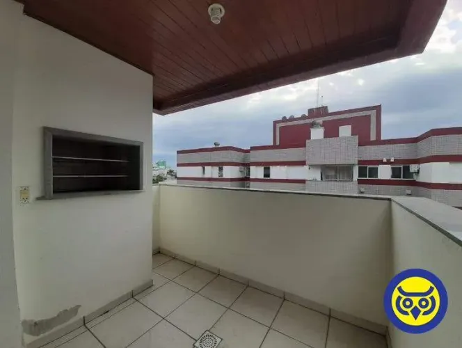 Apartamento para locação na Trindade 2 dormitórios, suíte, sacada com churrasqueira e 1 v