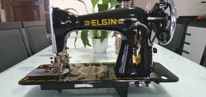 Máquina de costura Elgin Relíquia 