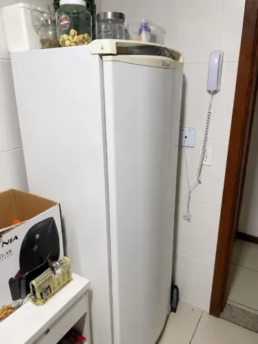 Geladeira Consul Facilite Frost Free 300 litros, modelo CRB36AB 1 porta congelador interno