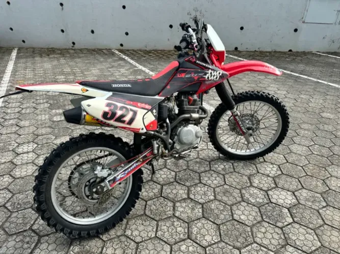 CRF 230F Bem cuidada! Suspensão Revalvulada + Freio a Disco Traseiro + Motor 250