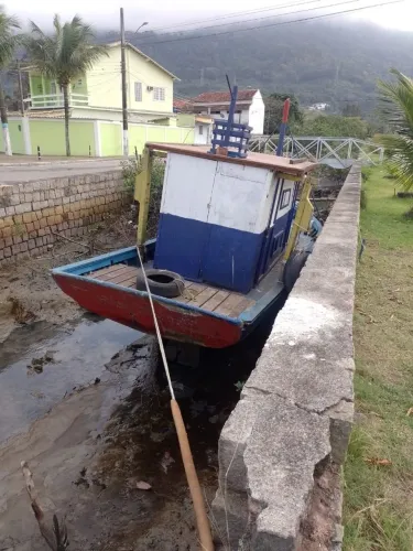 Barco de pesca de camarão