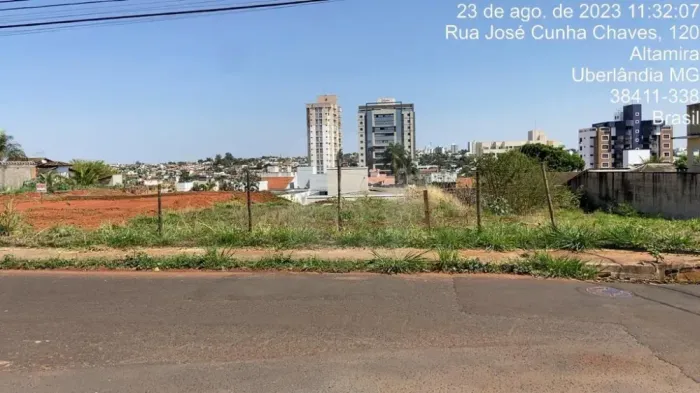 Terreno à venda no bairro Jardim Colina.