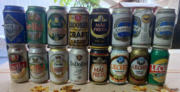 Latas vazias para coleção.