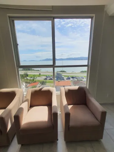 6 Salas comerciais interligadas na Beira Mar Continente