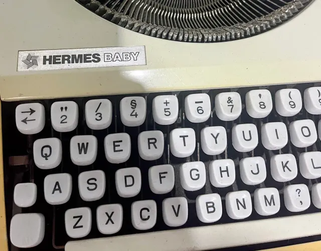 Máquina de escrever Hermes Baby